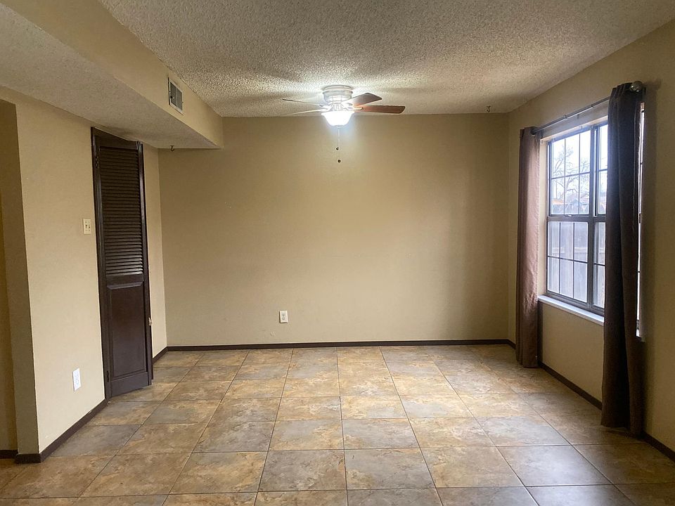 dinning area with doors to kitchen