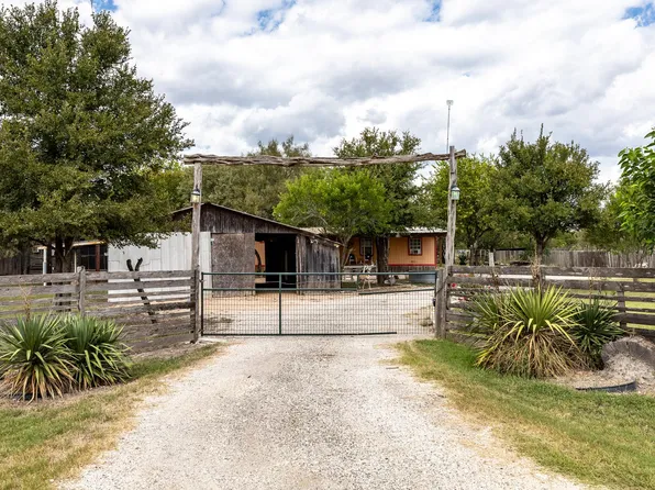 310 Union Hill Rd, Luling, TX 78648