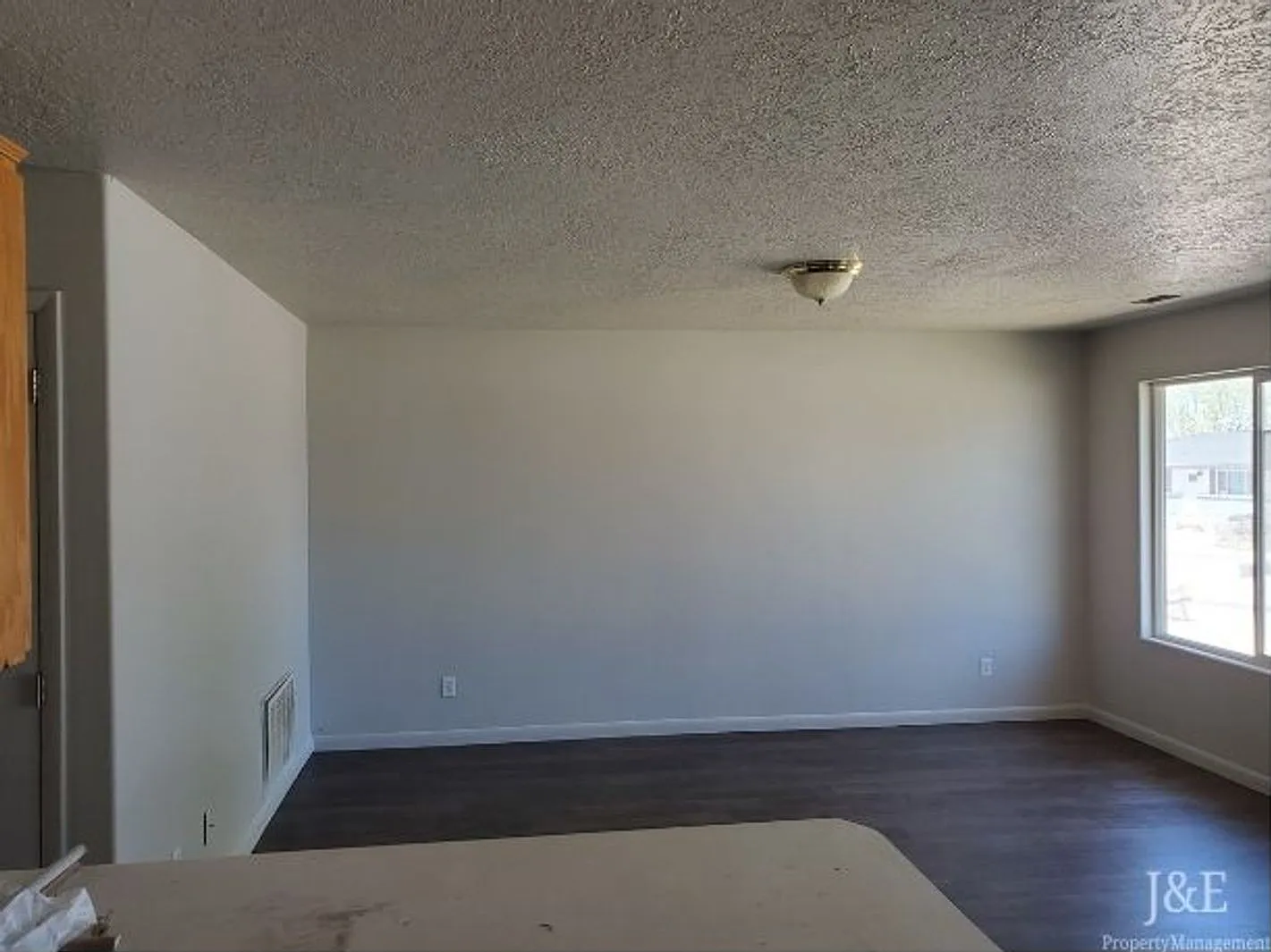 Duplex in Central Cedar — Photo 3
