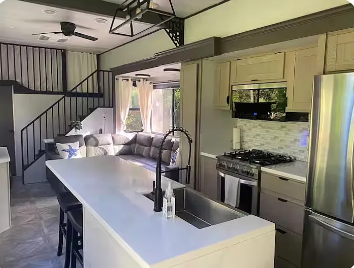 3 bed, 1.5 bath, 500 sqft, $1,800 — Photo 1