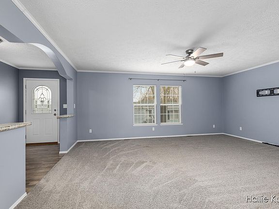4th image of 1418 Red Oak Ln NE