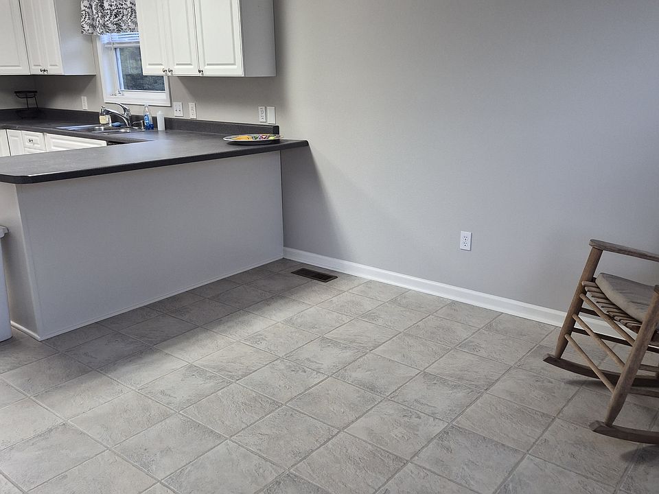Kitchen eating area