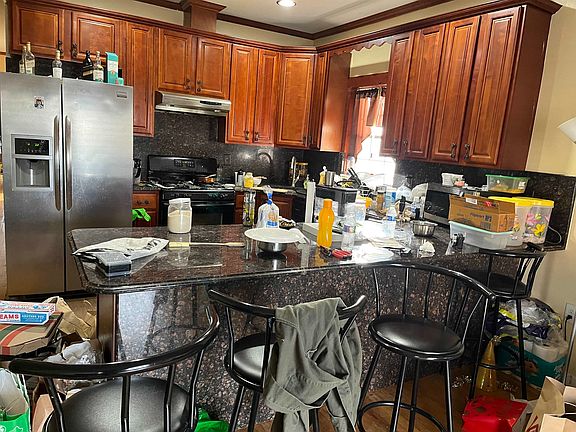 4th image of 30 Whitman Ave