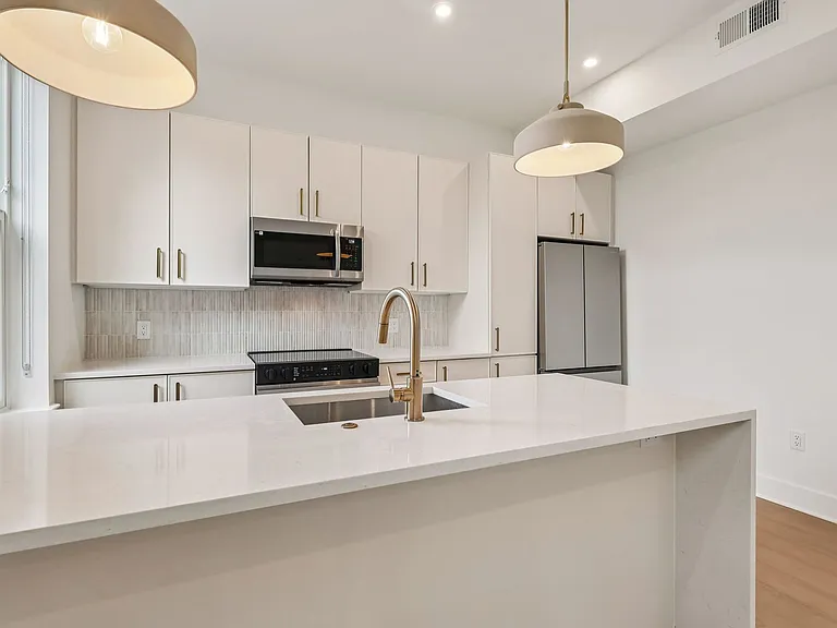 20 West — Photo 293