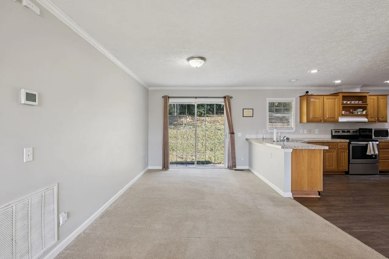 3 bed, 1550 sqft, $1,950 — Photo 3