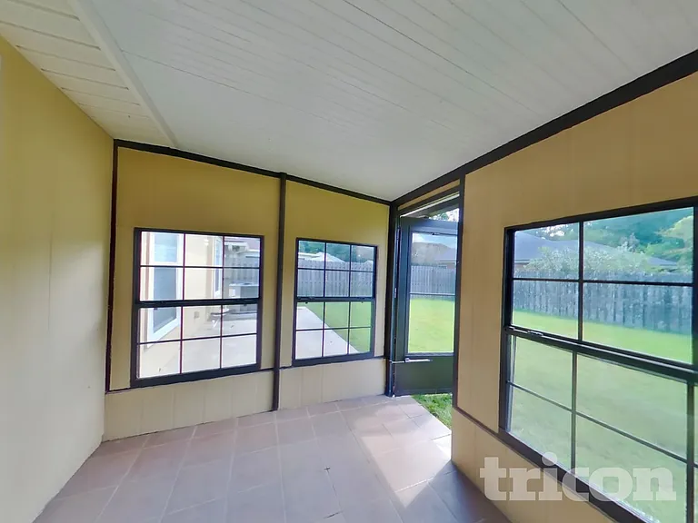 6676 Southern Oaks Dr — Photo 15