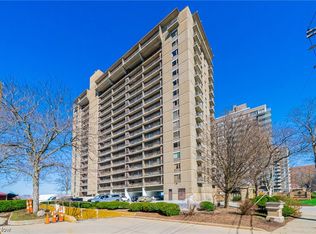 12500 Edgewater Dr APT 903, Lakewood, OH