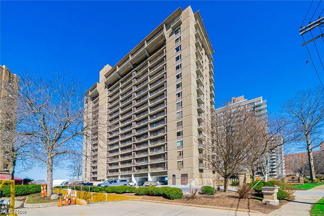 12500 Edgewater Dr APT 903 photo 1