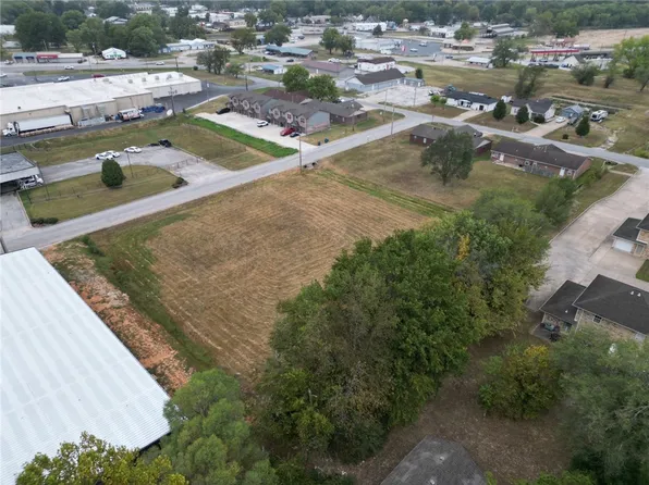 James Ave #2-3-4, Gentry, AR 72734