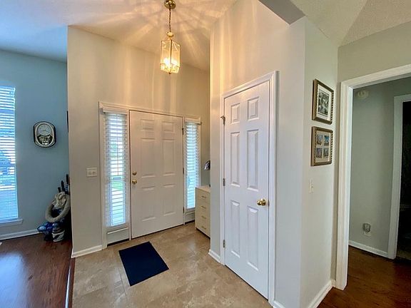 4th image of 224 Sandalwood Cir