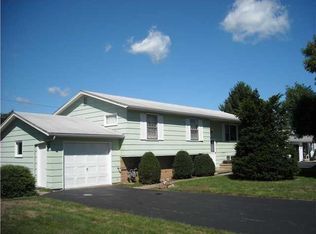 57 Webber Dr, Rochester, NY 14626