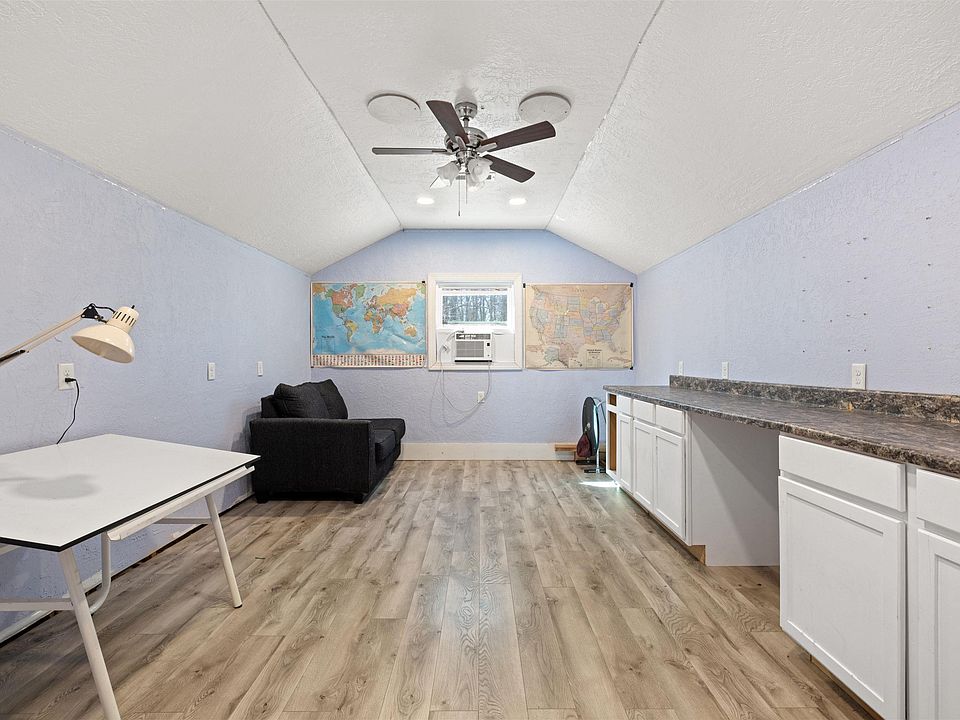 2nd image of 700 Lacey Ln