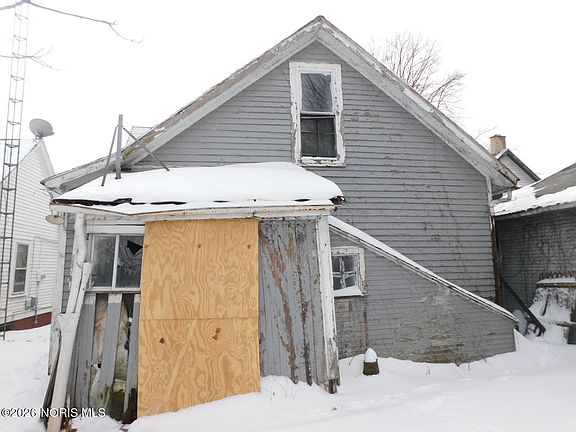 3rd image of 924 Blum St