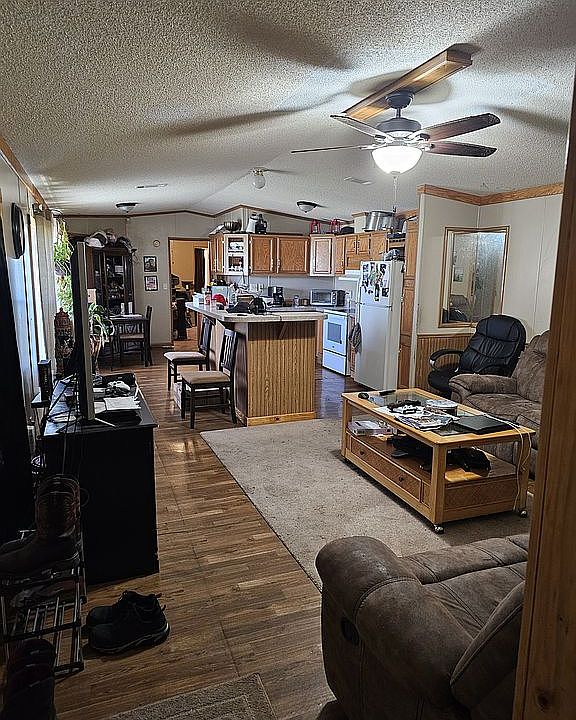 2nd image of 404 Windsong Dr