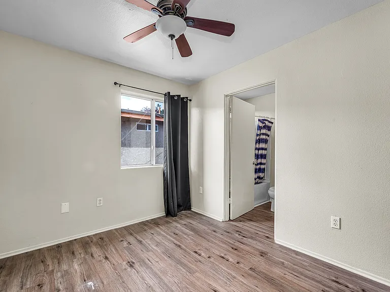 5231 Huntington Dr N #4 — Photo 6