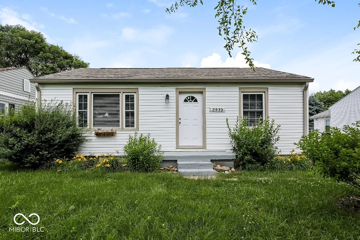 2933 Denison St photo 1
