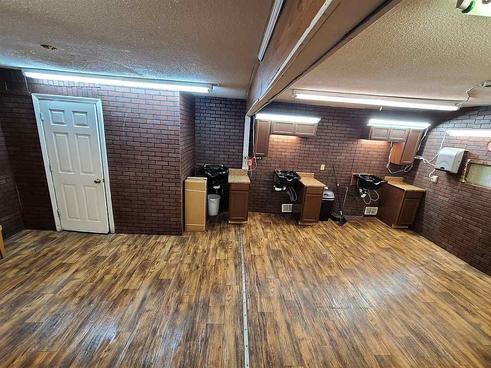 2nd image of 302 E Market St