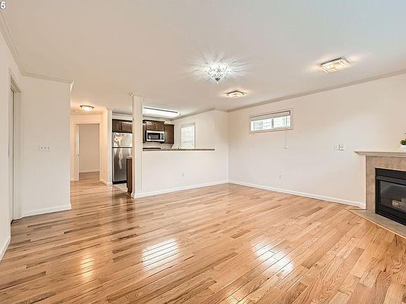 Living Room>
