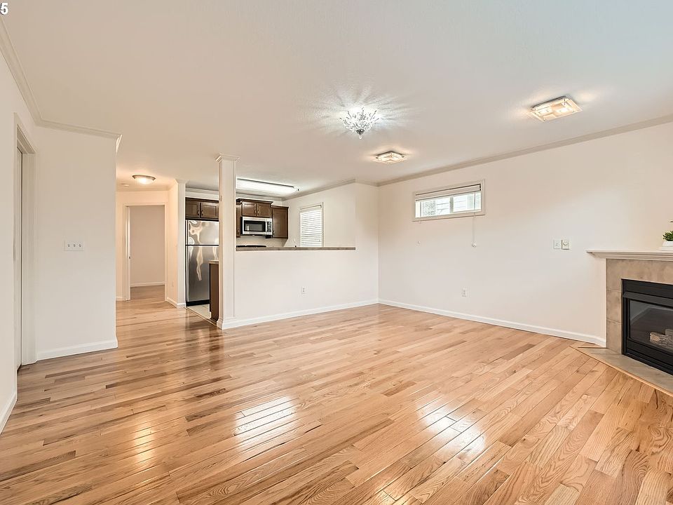 Living Room/Dining Room>