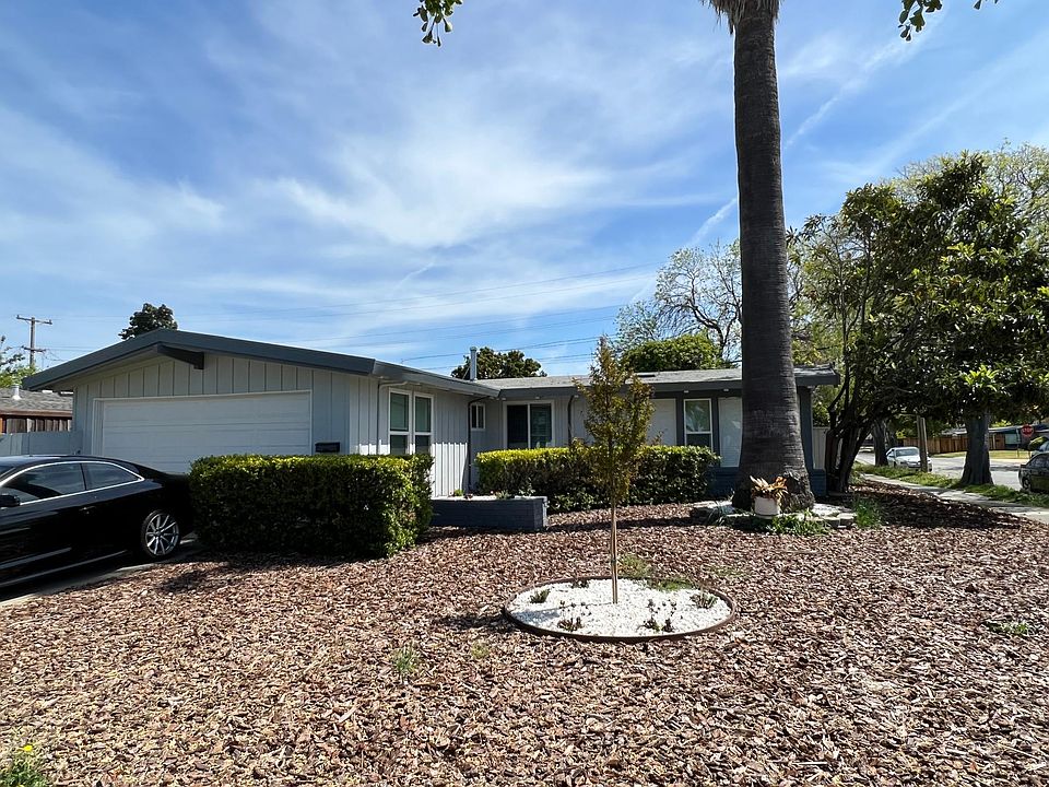 1st image of 742 Lakebird Dr