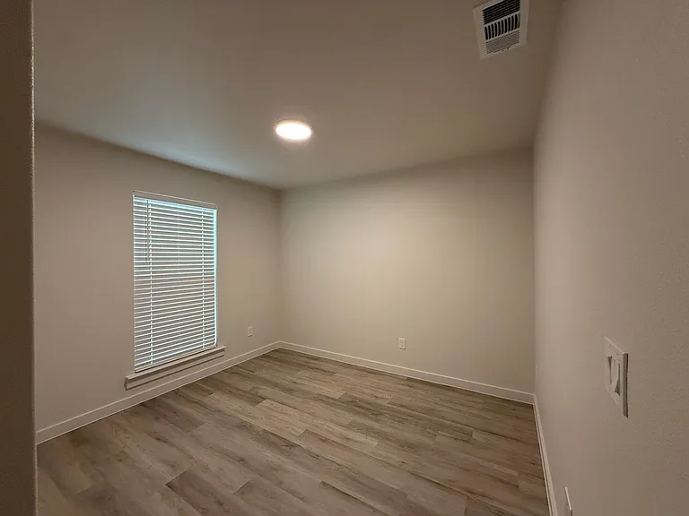 5520 Rice St — Photo 8
