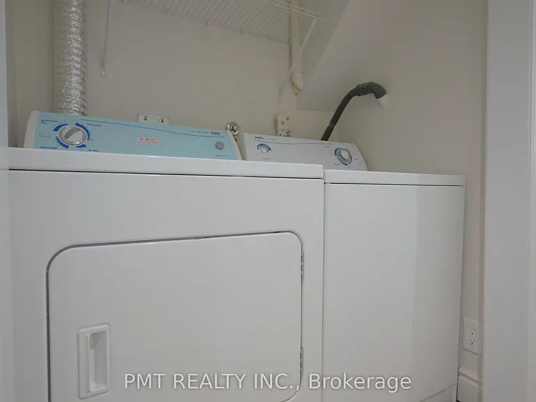 881 Coxwell Ave #LOWER — Photo 10