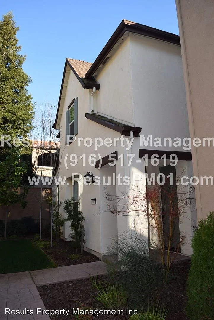 825 Macon Pl photo 1