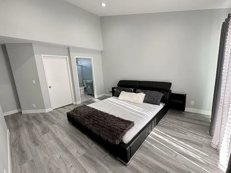 13653 Wyandotte St #3 — Photo 13