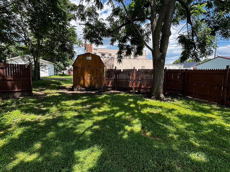 640 Orange St — Photo 10