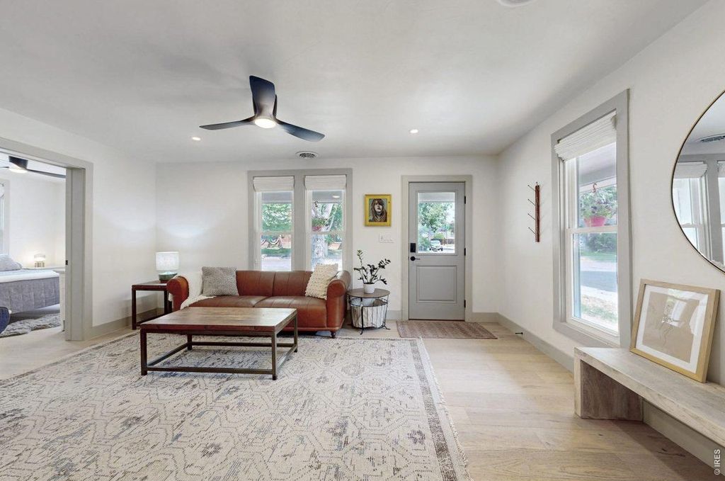 502 W 4th St