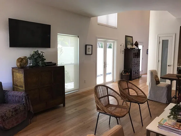 2521 W Maryland Ave #A — Photo 8