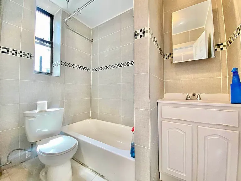 666 Hancock St #3 — Photo 6