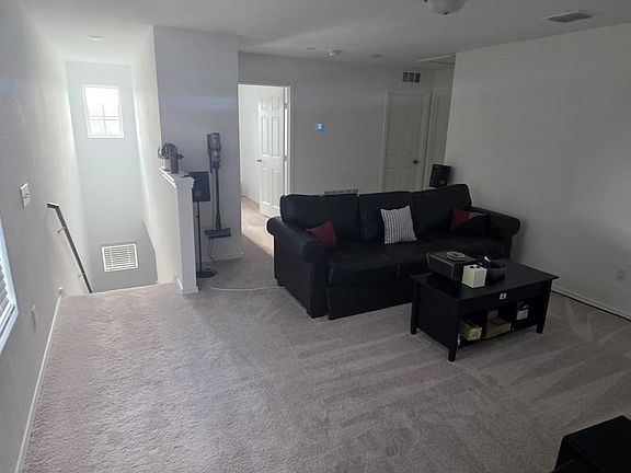 4th image of 925 Poppy Cove Ln
