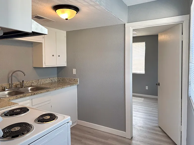 709 W Richmond Ave #1 — Photo 7