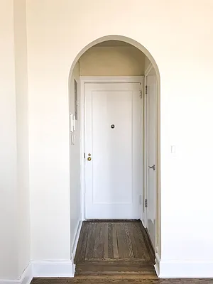 Rented by Compass | media 10