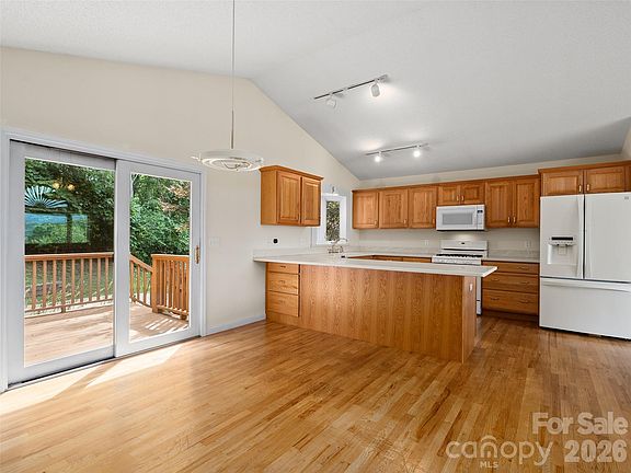 4th image of 415 Knollwood Dr