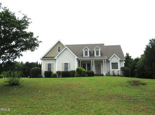 400 Landfall Ct, Newport, NC 28570