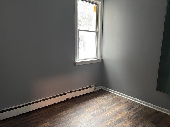 2nd image of 13 Mary St Floor 1