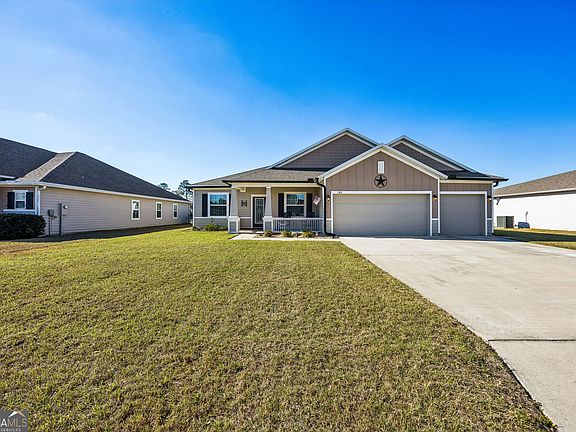 5th image of 146 College St