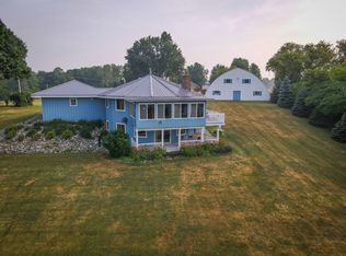 828 Reunion Ave, Fremont, MI 49412