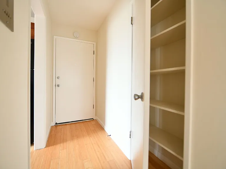 2p008 - Lake View East — Photo 15
