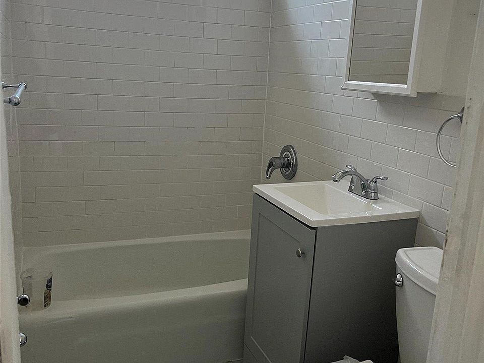 2nd image of 71-27 Myrtle Ave #2