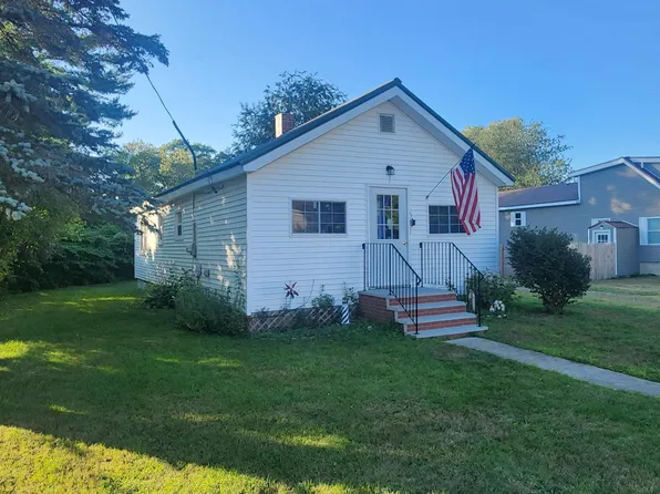 17 Willow Street, Howland, ME 04448