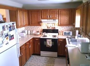 5 Hinman St APT 3, Sturbridge, MA 01518