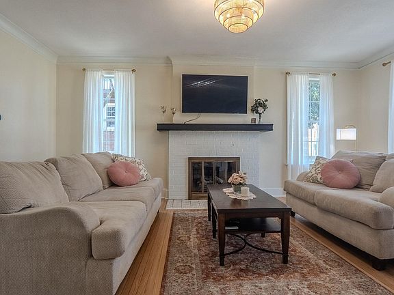 4th image of 3334 Buckner Ln