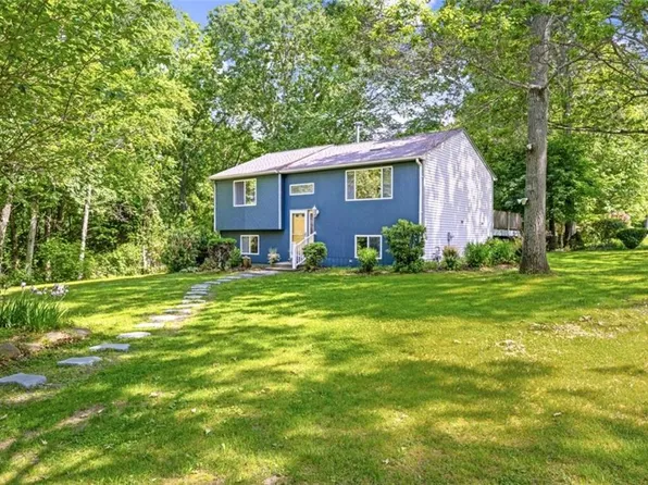 107 Huckleberry Rd, North Kingstown, RI 02852