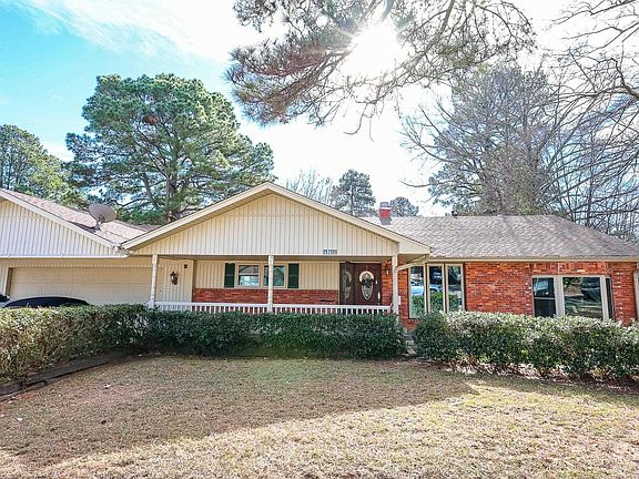 2nd image of 405 Robin Rd