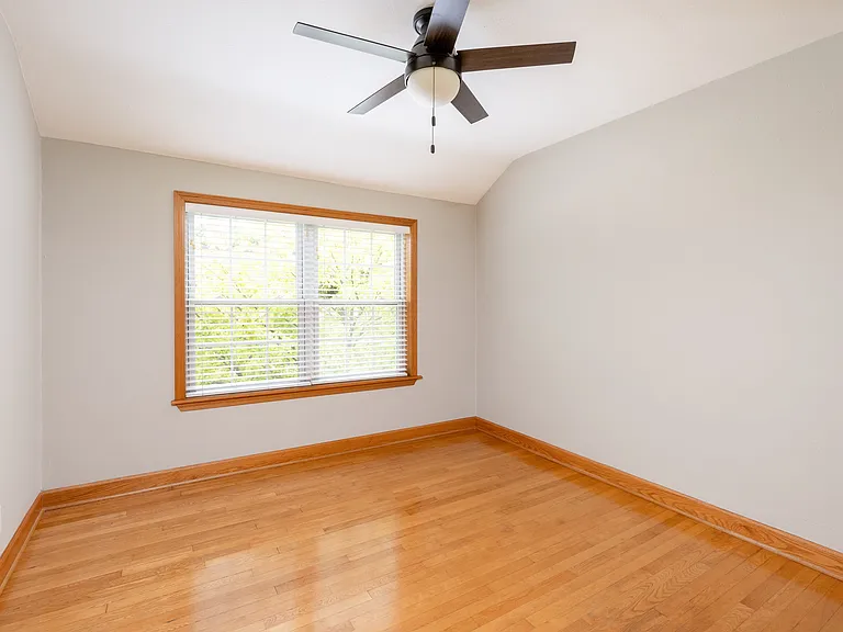 3388 S Kinnickinnic Ave — Photo 7