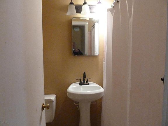 3rd image of 3422 Park Row Dr