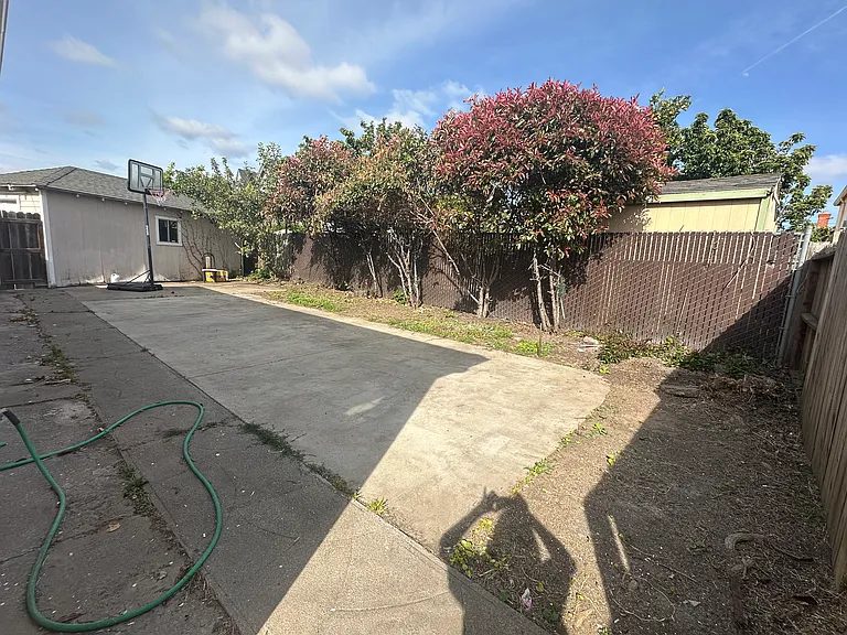 1630 53rd Ave — Photo 12